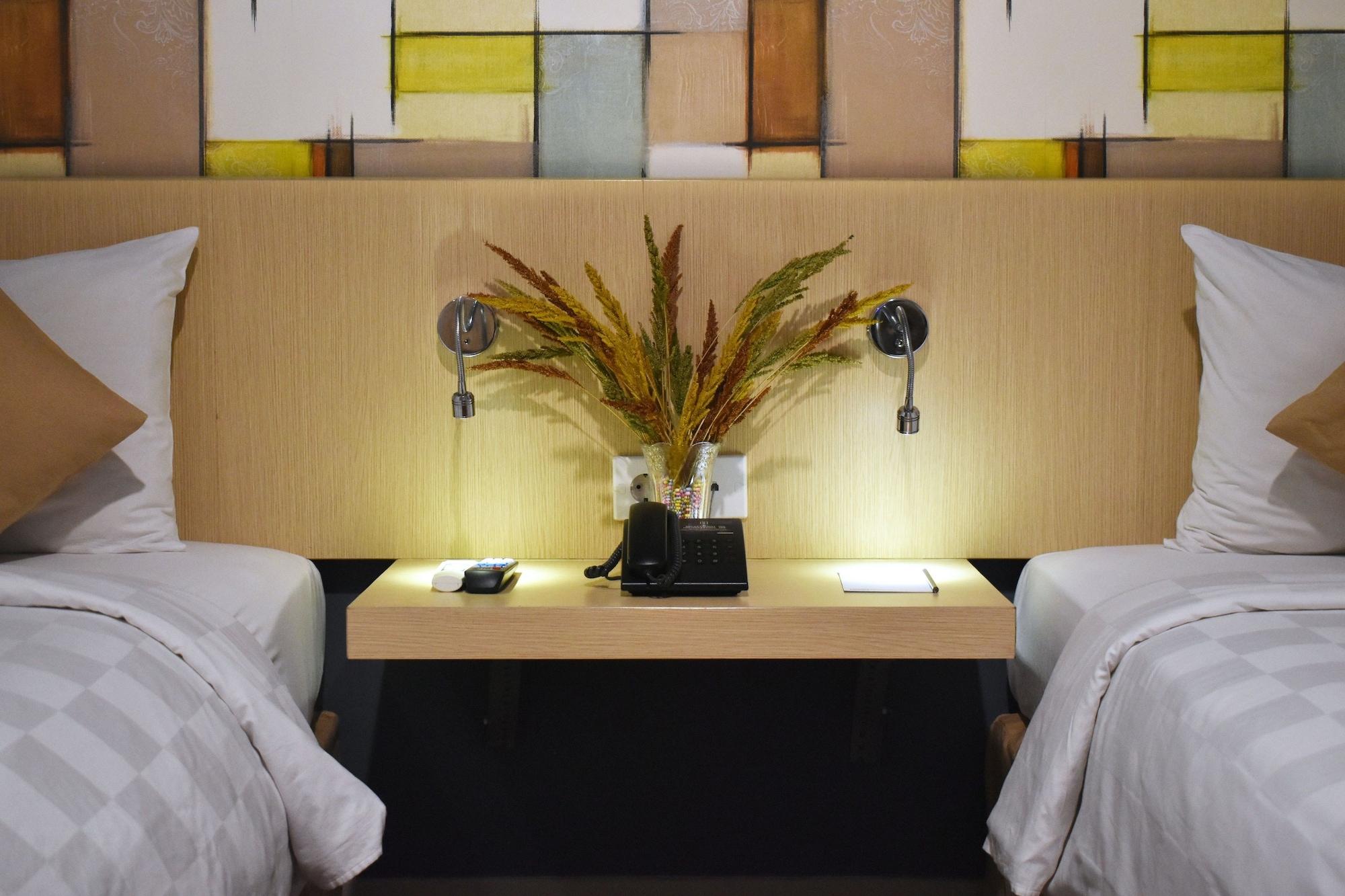 Hotel 88 Embong Malang Tunjungan Surabaya By Wh - Breakfast With The Best View On The Highest Floor And Strategic Location In The City Center Esterno foto