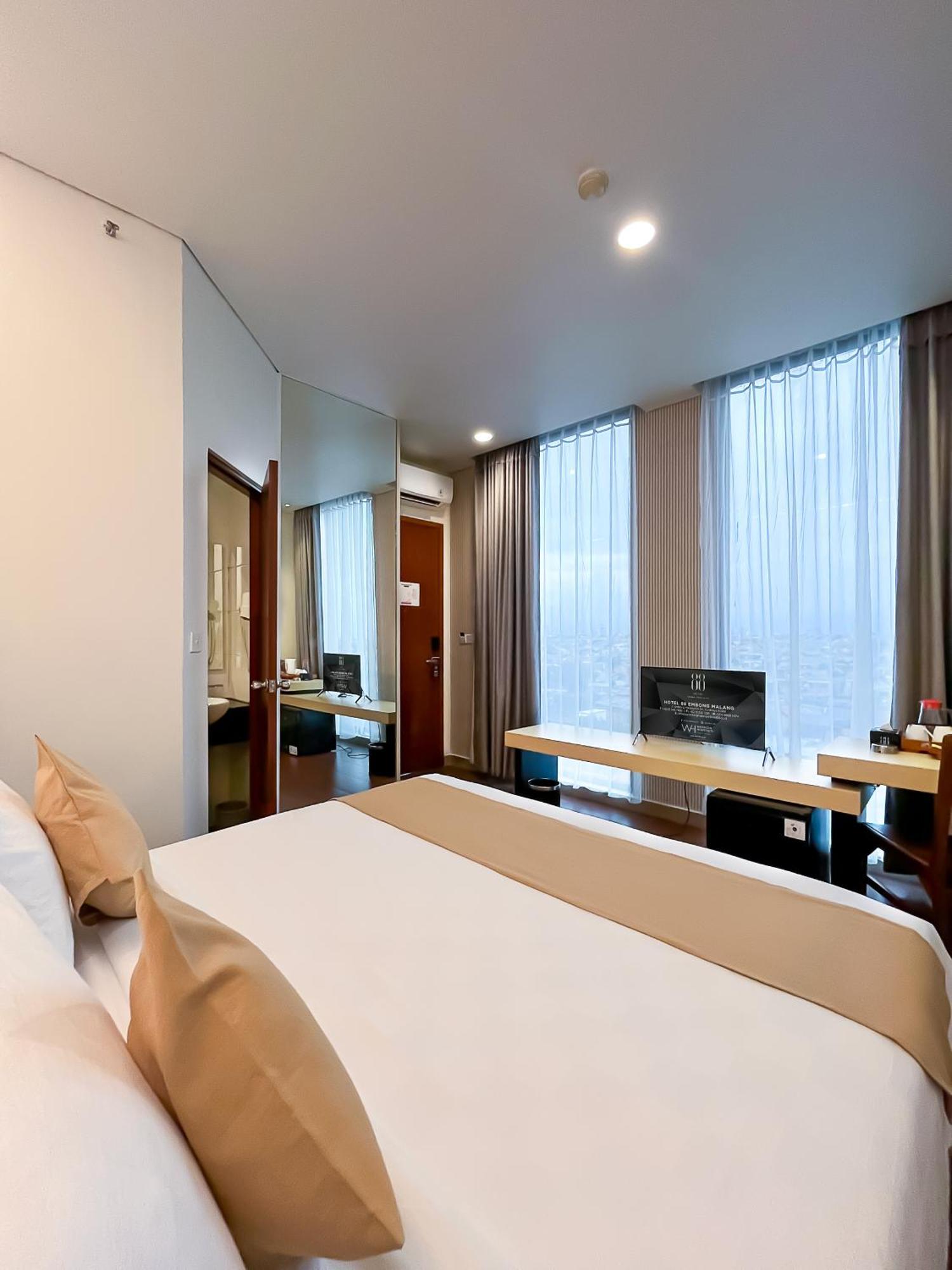 Hotel 88 Embong Malang Tunjungan Surabaya By Wh - Breakfast With The Best View On The Highest Floor And Strategic Location In The City Center Esterno foto