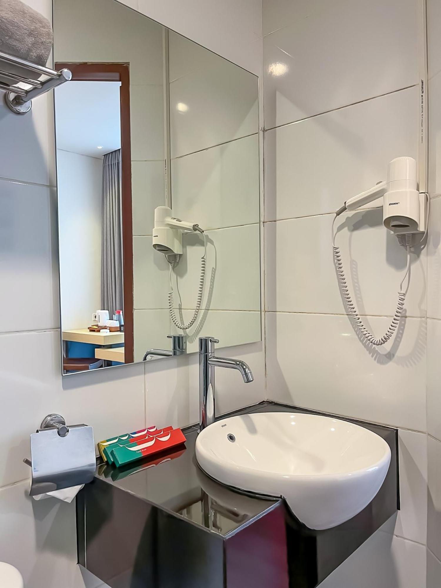 Hotel 88 Embong Malang Tunjungan Surabaya By Wh - Breakfast With The Best View On The Highest Floor And Strategic Location In The City Center Esterno foto