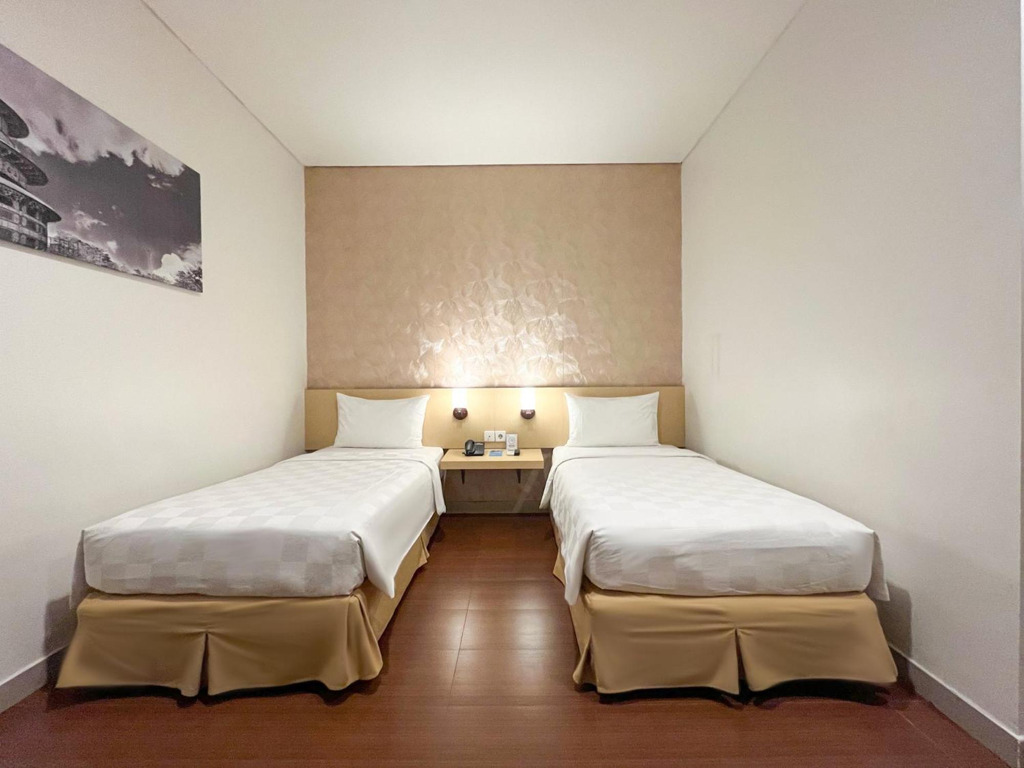 Hotel 88 Embong Malang Tunjungan Surabaya By Wh - Breakfast With The Best View On The Highest Floor And Strategic Location In The City Center Esterno foto