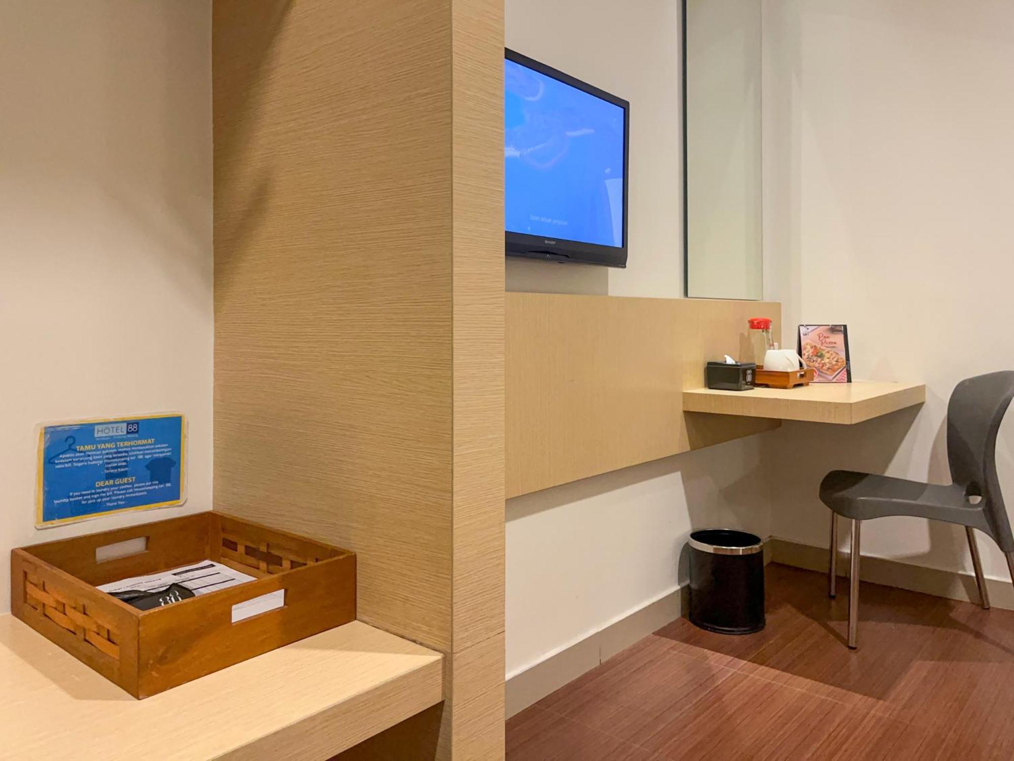 Hotel 88 Embong Malang Tunjungan Surabaya By Wh - Breakfast With The Best View On The Highest Floor And Strategic Location In The City Center Esterno foto