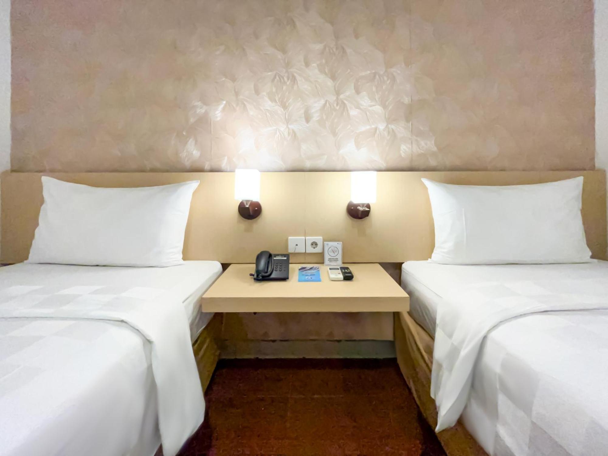 Hotel 88 Embong Malang Tunjungan Surabaya By Wh - Breakfast With The Best View On The Highest Floor And Strategic Location In The City Center Esterno foto