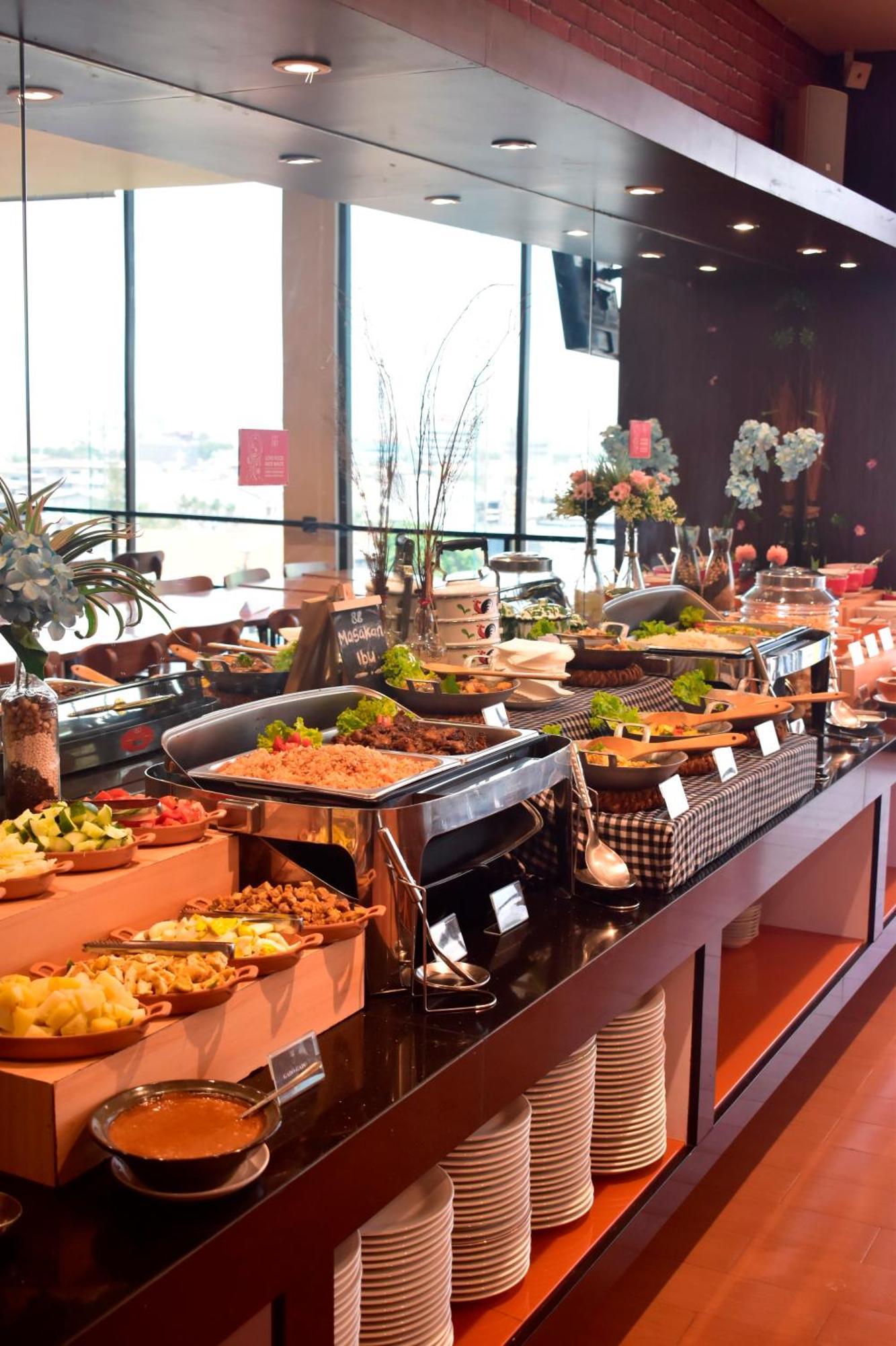 Hotel 88 Embong Malang Tunjungan Surabaya By Wh - Breakfast With The Best View On The Highest Floor And Strategic Location In The City Center Esterno foto