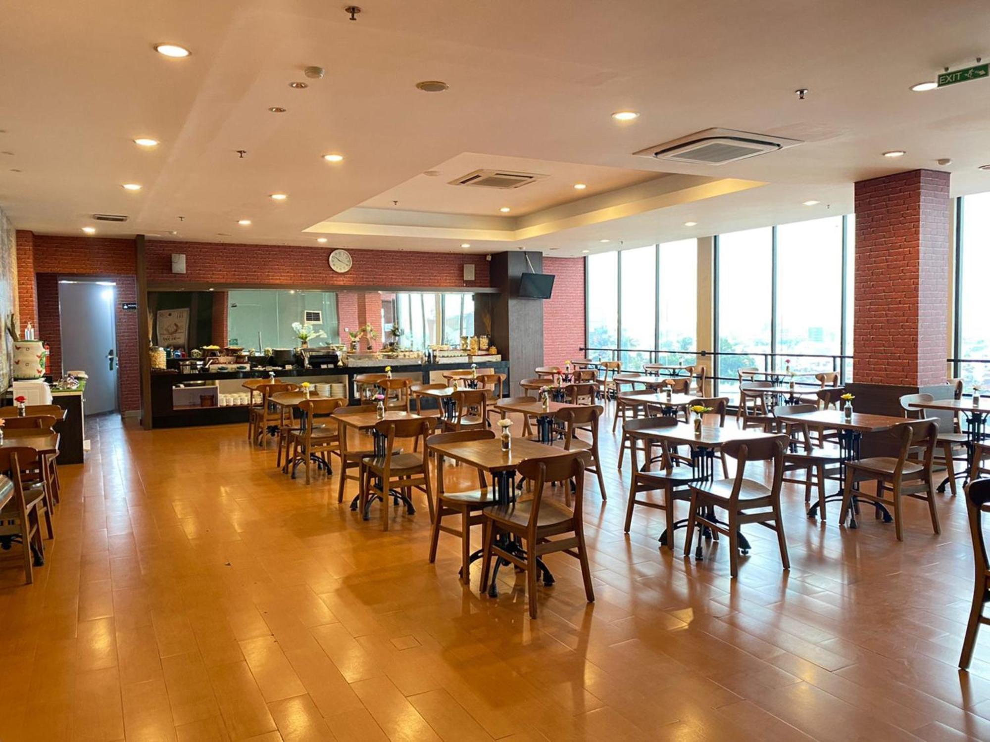 Hotel 88 Embong Malang Tunjungan Surabaya By Wh - Breakfast With The Best View On The Highest Floor And Strategic Location In The City Center Esterno foto