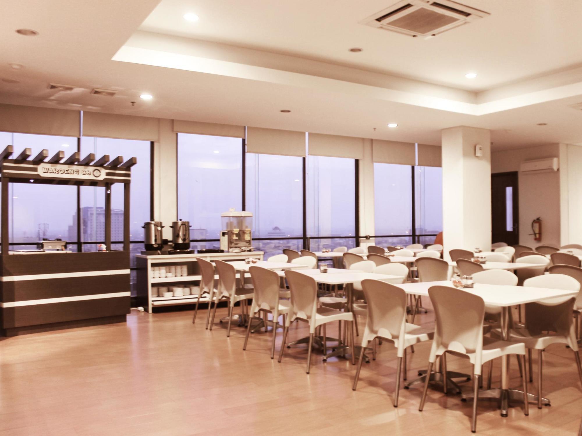 Hotel 88 Embong Malang Tunjungan Surabaya By Wh - Breakfast With The Best View On The Highest Floor And Strategic Location In The City Center Esterno foto