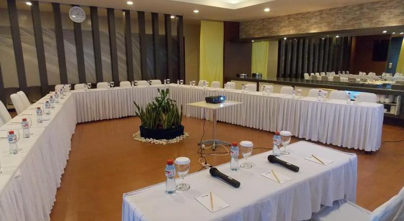 Hotel 88 Embong Malang Tunjungan Surabaya By Wh - Breakfast With The Best View On The Highest Floor And Strategic Location In The City Center Esterno foto