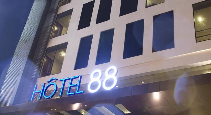 Hotel 88 Embong Malang Tunjungan Surabaya By Wh - Breakfast With The Best View On The Highest Floor And Strategic Location In The City Center Esterno foto