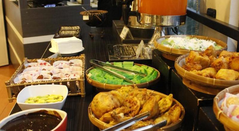 Hotel 88 Embong Malang Tunjungan Surabaya By Wh - Breakfast With The Best View On The Highest Floor And Strategic Location In The City Center Esterno foto