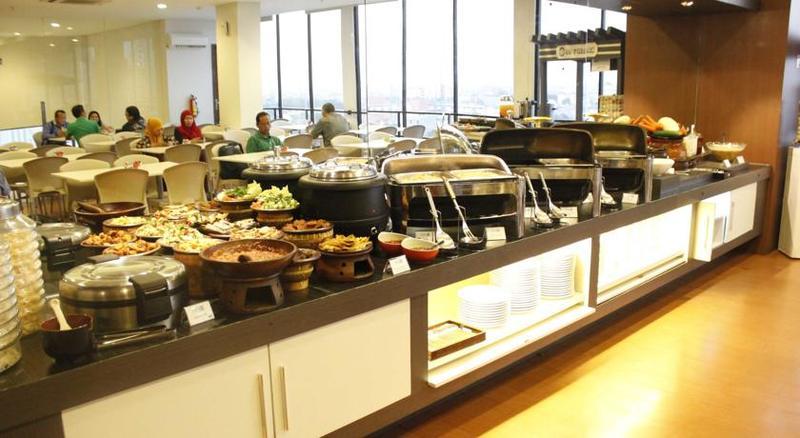 Hotel 88 Embong Malang Tunjungan Surabaya By Wh - Breakfast With The Best View On The Highest Floor And Strategic Location In The City Center Esterno foto