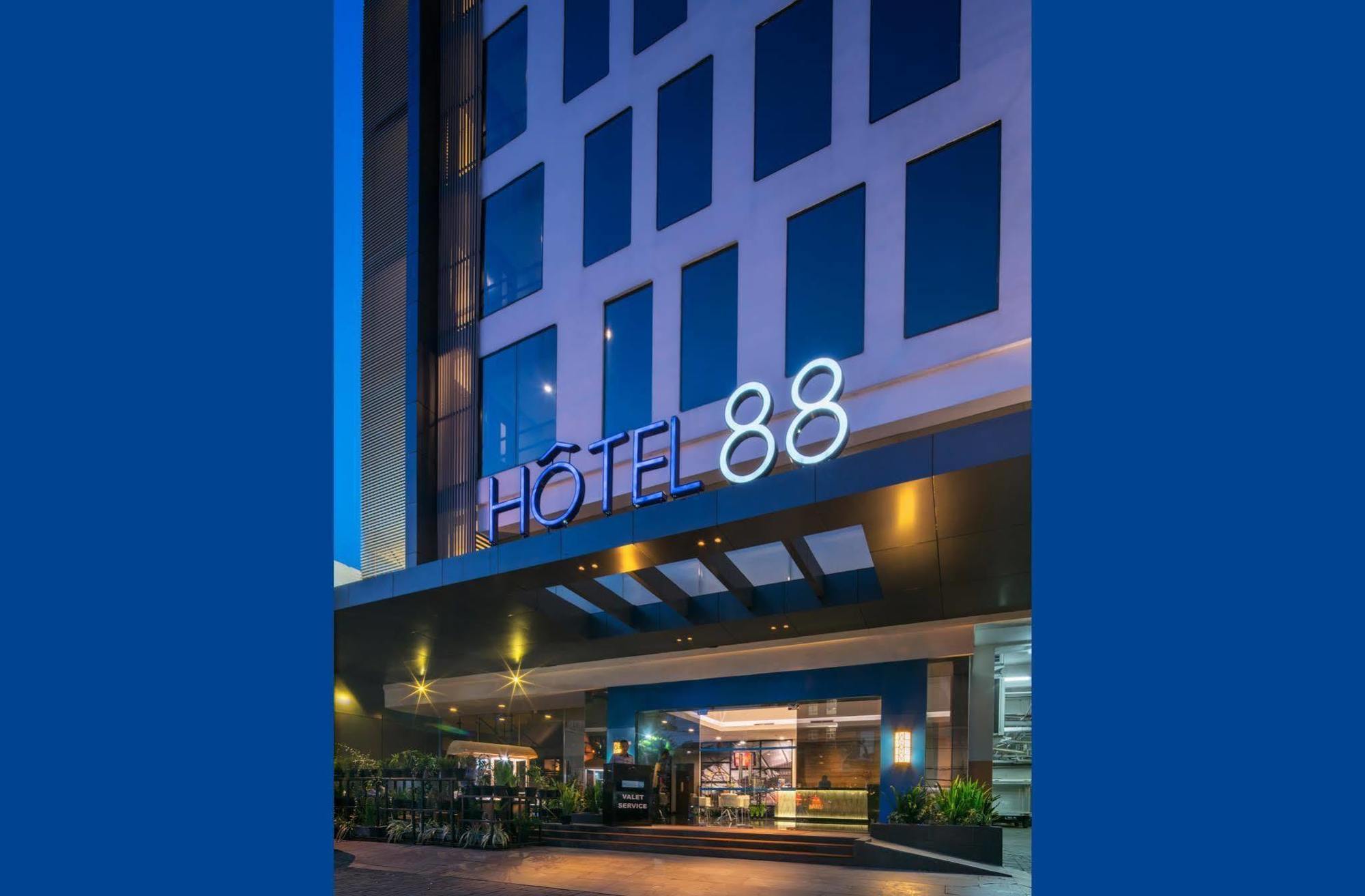 Hotel 88 Embong Malang Tunjungan Surabaya By Wh - Breakfast With The Best View On The Highest Floor And Strategic Location In The City Center Esterno foto