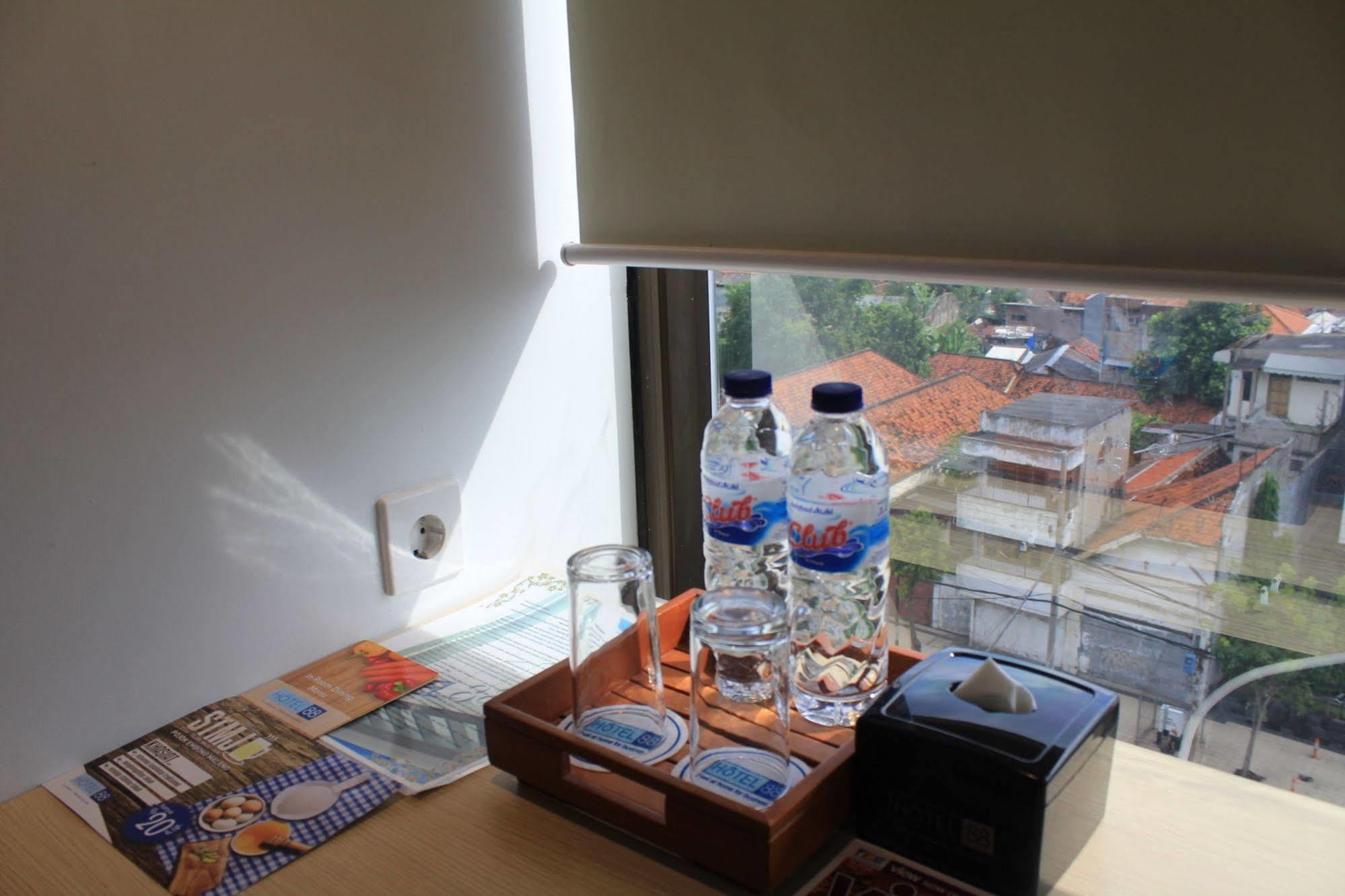 Hotel 88 Embong Malang Tunjungan Surabaya By Wh - Breakfast With The Best View On The Highest Floor And Strategic Location In The City Center Esterno foto