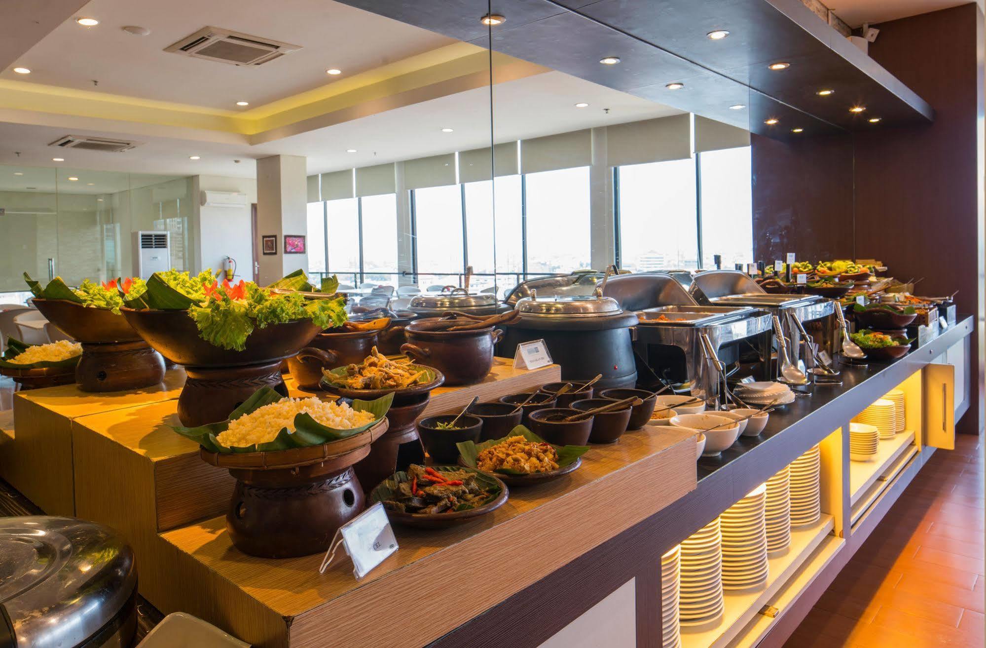 Hotel 88 Embong Malang Tunjungan Surabaya By Wh - Breakfast With The Best View On The Highest Floor And Strategic Location In The City Center Esterno foto