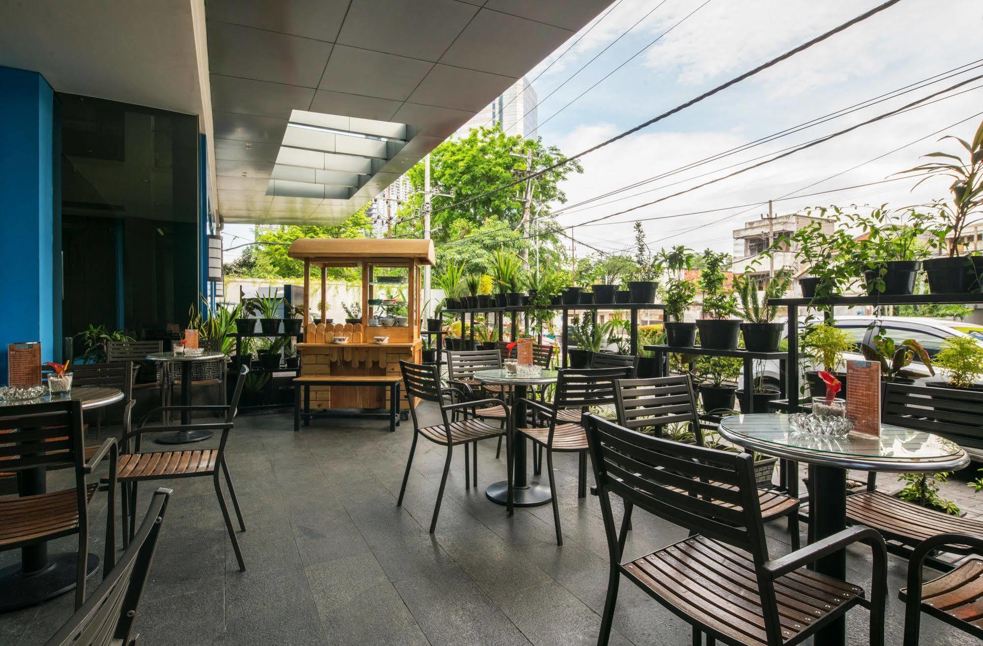 Hotel 88 Embong Malang Tunjungan Surabaya By Wh - Breakfast With The Best View On The Highest Floor And Strategic Location In The City Center Esterno foto