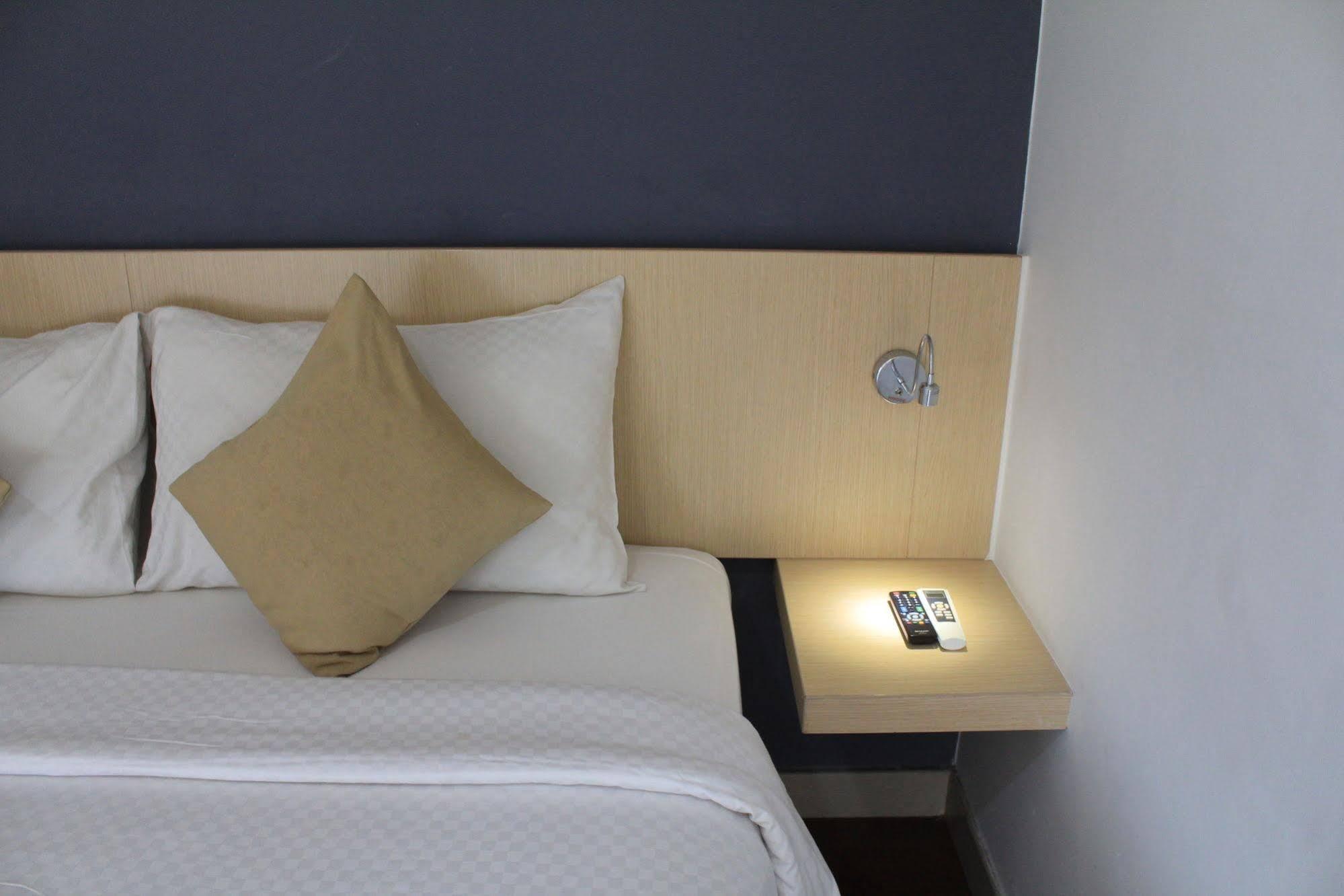Hotel 88 Embong Malang Tunjungan Surabaya By Wh - Breakfast With The Best View On The Highest Floor And Strategic Location In The City Center Esterno foto